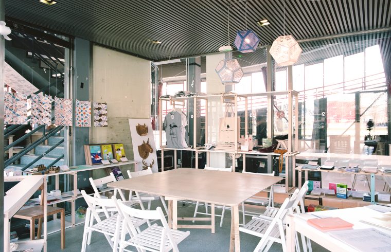 L'espace boutique et salle de réunion.